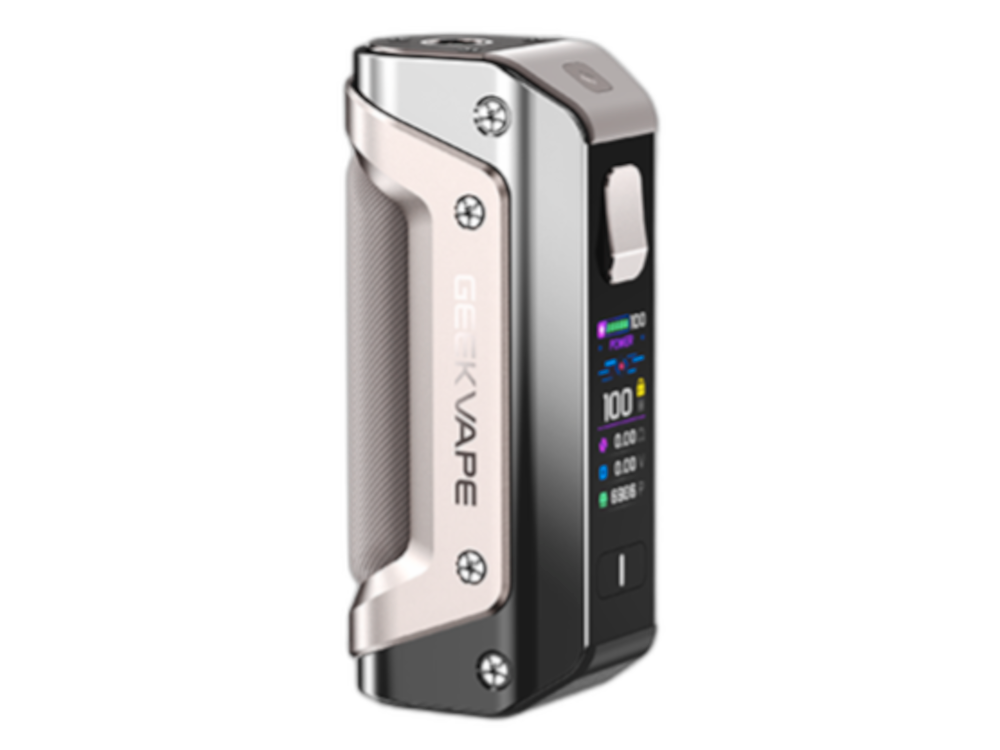 Abbildung des GeekVape Aegis Solo 3 Akkuträgers in einem Outdoor-Szenario.