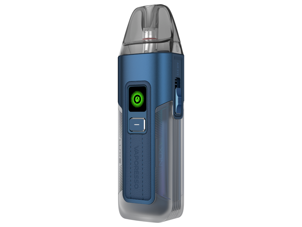 Ein Dampfer genießt die Vaporesso Luxe X2 E-Zigarette Set 2000 mAh in einem entspannten Ambiente, ideal zum Vorzeigen des Dampferlebnisses.